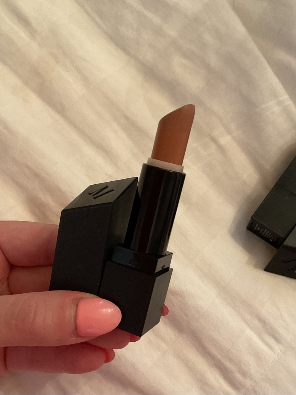 Matte Nude Lipstick - morphe Shade honey 🍯